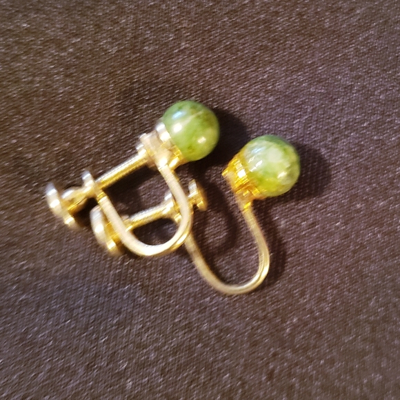 Vintage Genuine Jade & Gold Screw Back Earrings - Picture 2 of 3